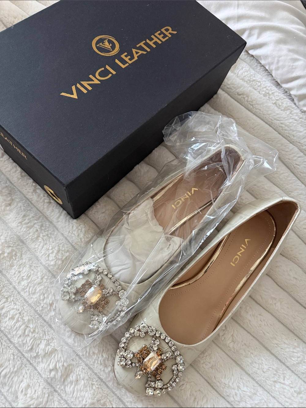 Vinci Leather Women's Ivory Crystal-Embellished Ballet Flats